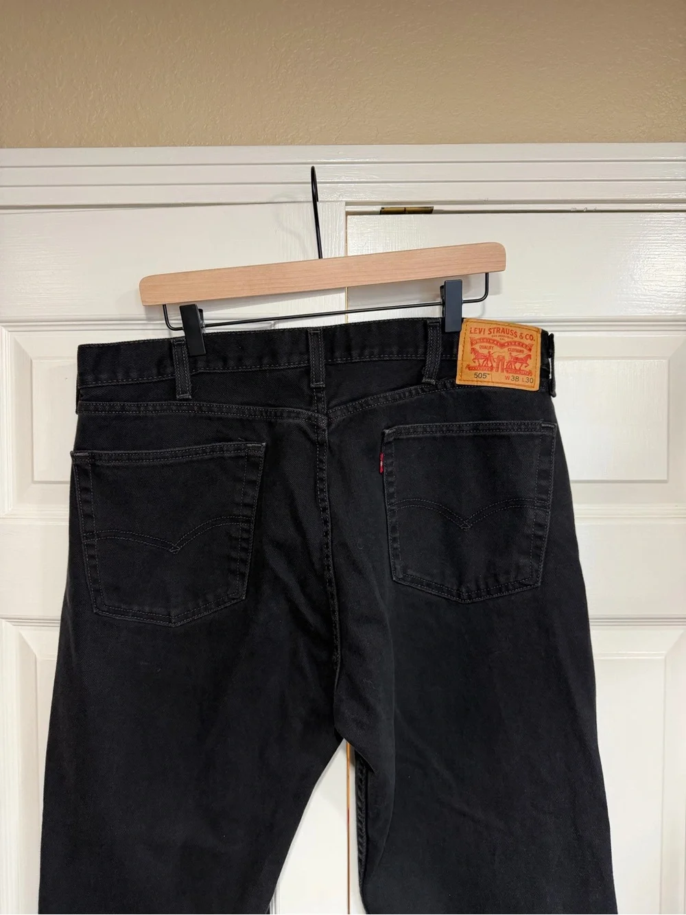 Levi's 505 Mens Black Denim 5 Pocket Straight Leg Jeans Size 38x30 Like New